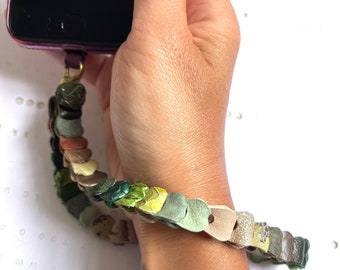 Leren telefoonriem met kettingschakel | Handgemaakte groenbeige lederen polsband telefoonbedel | Moederdagcadeau | Duurzaam sleutelkoord