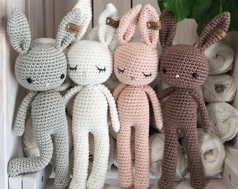 Adorabile lapin GOLDIE câlin amigurumi en coton pour bébé, cadeau d'anniversaire, de naissance, pour la séance photos.