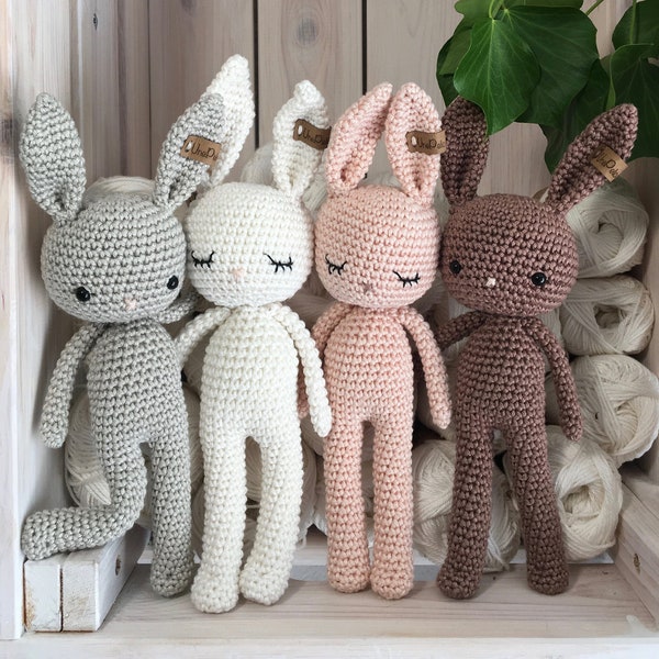 Adorable lapin GOLDIE câlin amigurumi en coton pour bébé, cadeau d’anniversaire, de naissance, pour la séance photos.