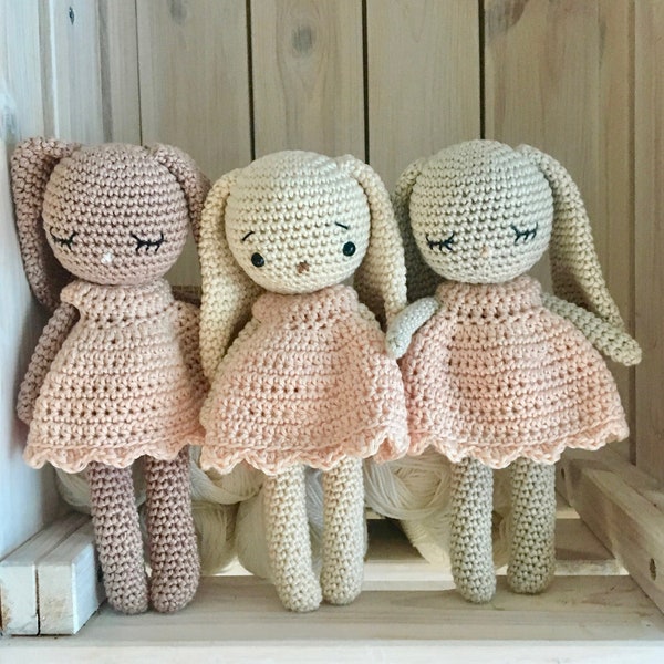 Crochet Lapin BABS aux longues oreilles et une robe personnalisée, parfait pour anniversaire ou naissance