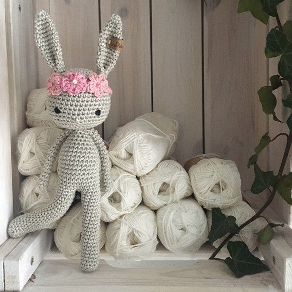 Adorable bébé lapin SUNNY au crochet, avec un bandeau de fleurs, cadeau de naissance spécial nouveau-né.