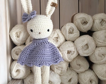 Amigurumi, adorable petit lapin RUBY au crochet avec une robe et une couleur personnalisées, parfait pour votre bébé ou enfant.