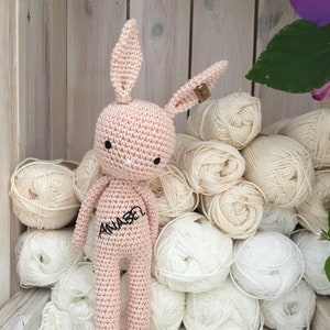 Adorable lapin GOLDIE câlin amigurumi en algodón para bebé, cadeau d'anniversaire, de naissance, pour la sesión de fotos. imagen 9