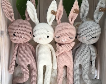 lapin en crochet LUCKY personnalisé  cadeau amigurumi idéal pour anniversaire, naissance, décoration  ou séance photos.