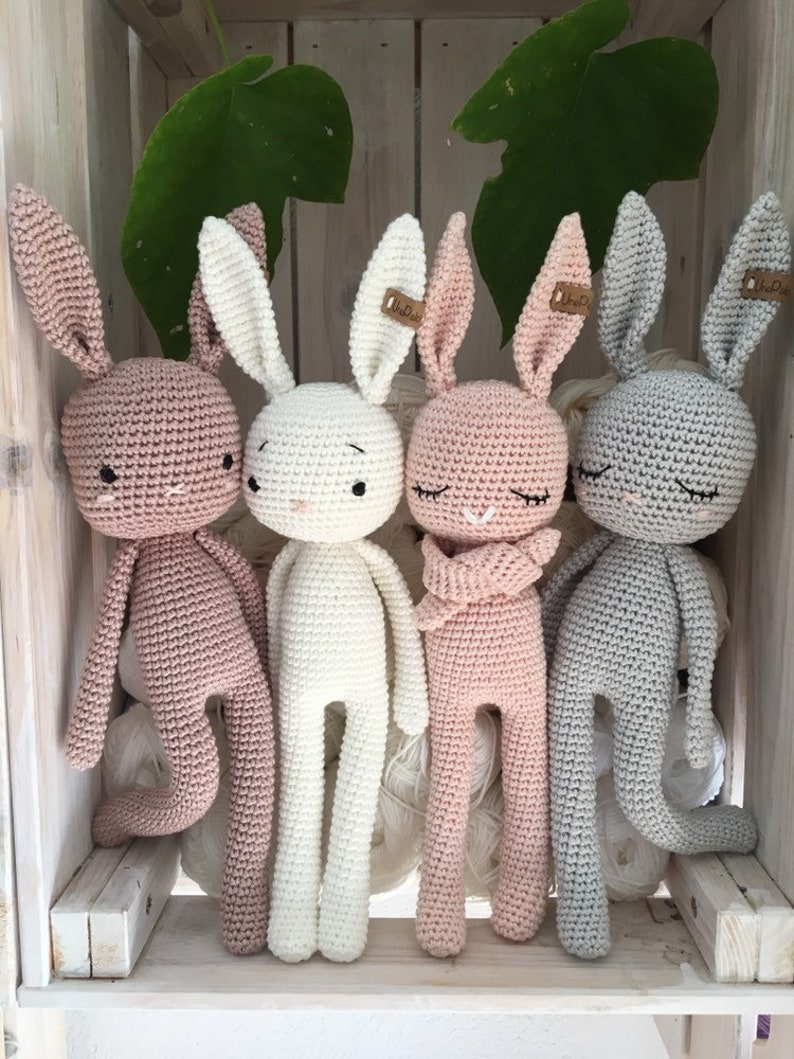 le grand lapin LUCKY, disponible aussi en taille de 25cm