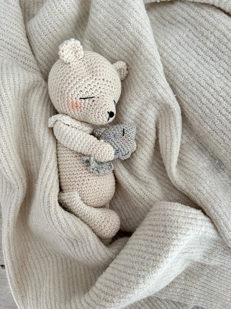 crochet pattern little polar bear PLUME with his plushie fish, a special gift for special events image 3