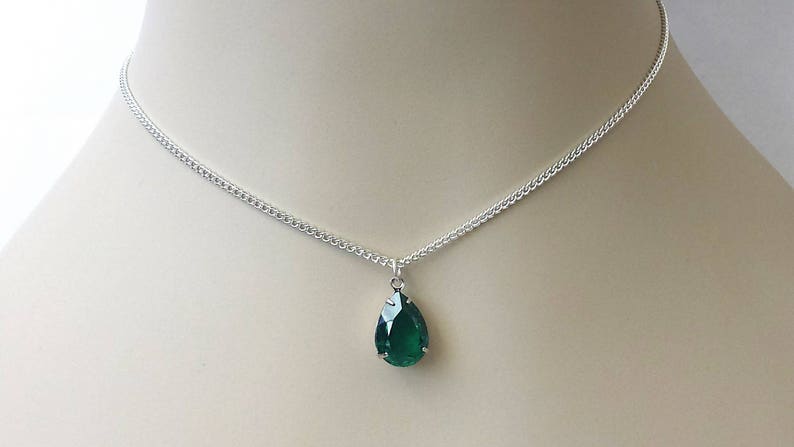 Emerald Crystal Necklace, Emerald Green Choker, Dainty Crystal Drop Necklace, Silver Minimalist Layering Choker, Teardrop Choker 