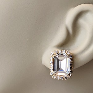 Crystal Halo Earrings, Wedding Bridal Jewelry, Crystal Post Earrings, Clear Rhinestone Stud Earrings, Elegant Halo Stud Earrings