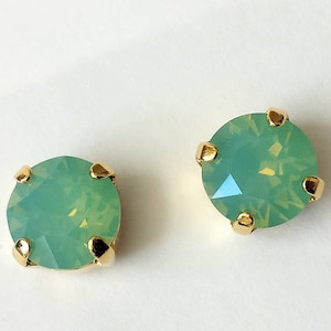 Örhängen med Stillahavs-opalkristall, guldfärgad stolpe, 8 mm, Välj färg, Vardagsstall, Brudtärnor