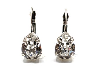 クリスタルティアドロップイヤリング：アンティークシルバーラインストーンレバーバック、ブライズメイド、クラシック、ArtistInJewelry
