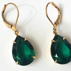 Beautiful Emerald Crystal Earrings, Emerald Teardrop Earrings, Bridesmaids Gifts, Green Drop Earrings, Jewelry Gifts, Gifts for Her