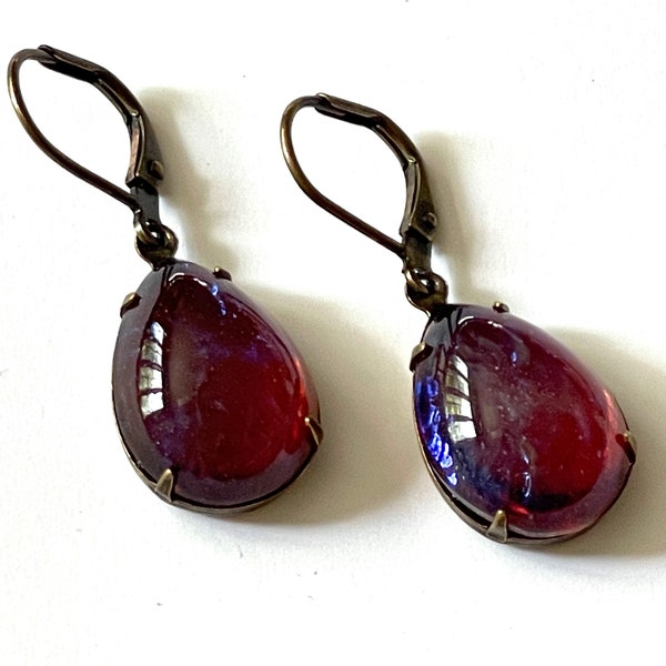 Pendientes colgantes Dragons Breath: Latón antiguo de inspiración vintage, regalo, colgantes, ArtistInJewelry