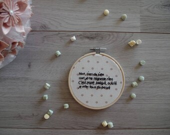 Embroidered frame ' Je ne regrette rien '