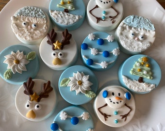 Christmas/Chocolate Covered Oreos/Oreos/Chocolate/Cookies/Baked Goods/Dessert/Decorated Dessert/Christmas Party/Decorated Oreos/Gift/Present