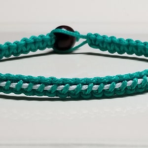 Zervikaler Krebs Bewusstsein Microcord Armband / Türkis und weißer Halskrebs Bewusstsein Schmuck / Survivor Armband / Unterstützungsarmband
