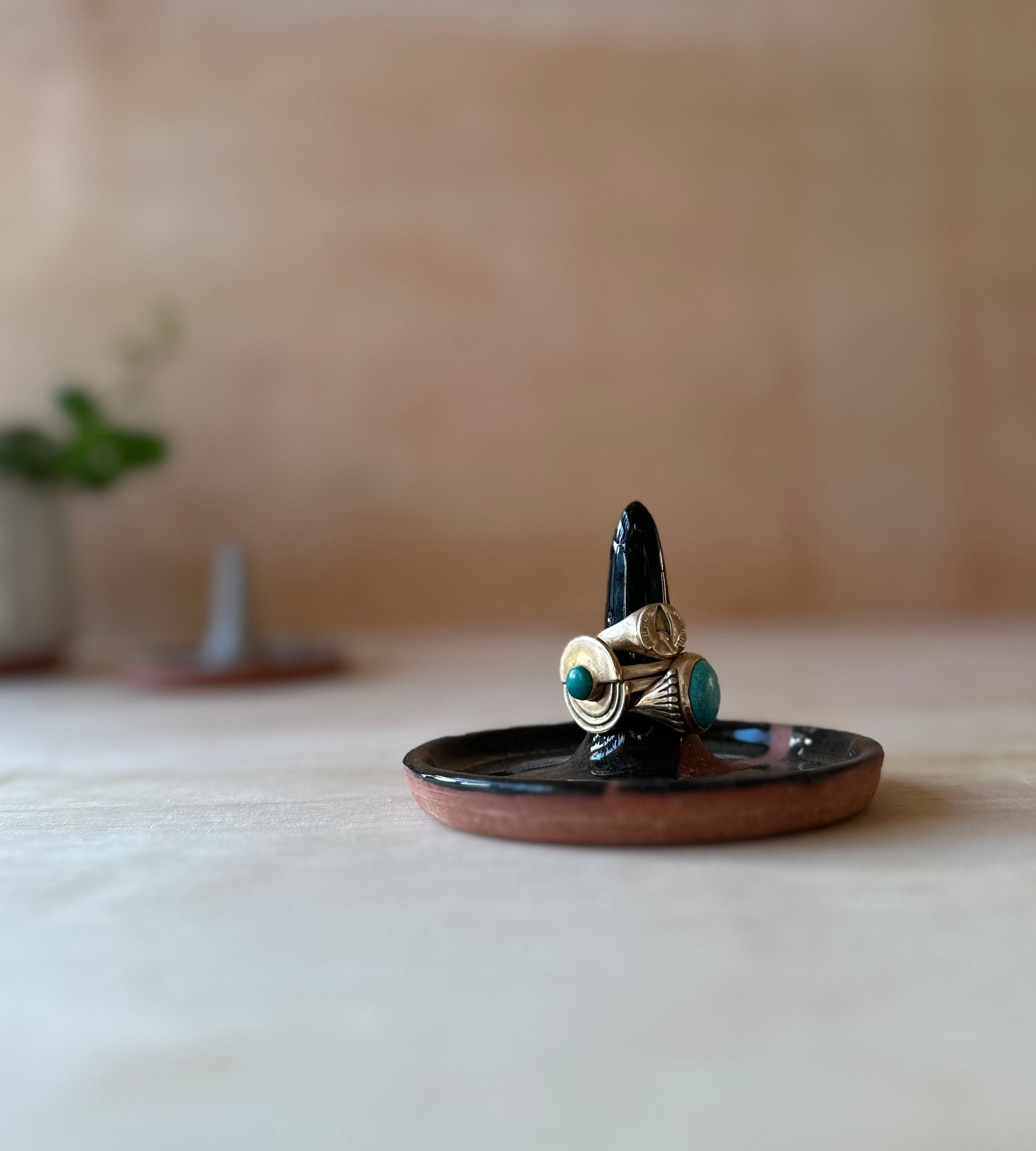 Plain ceramic ring dish deals