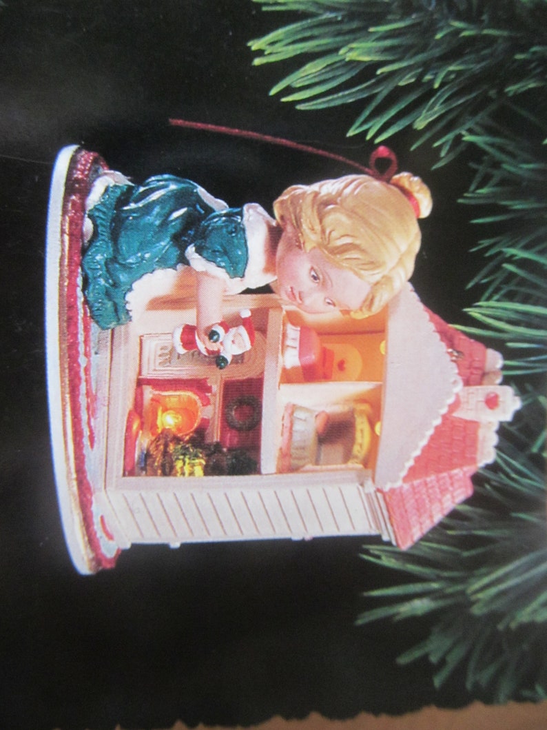 Dollhouse DreamsHallmarkChristmasOrnamentDBLighted treedecoration