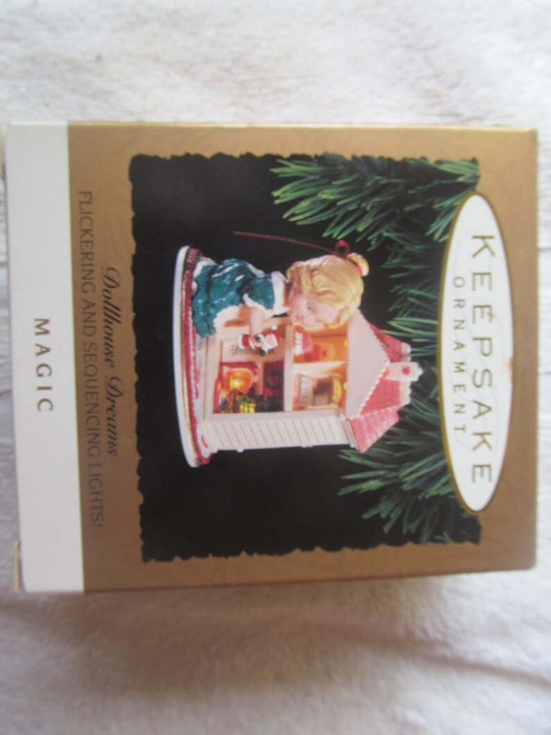 Dollhouse DreamsHallmarkChristmasOrnamentDBLighted treedecoration