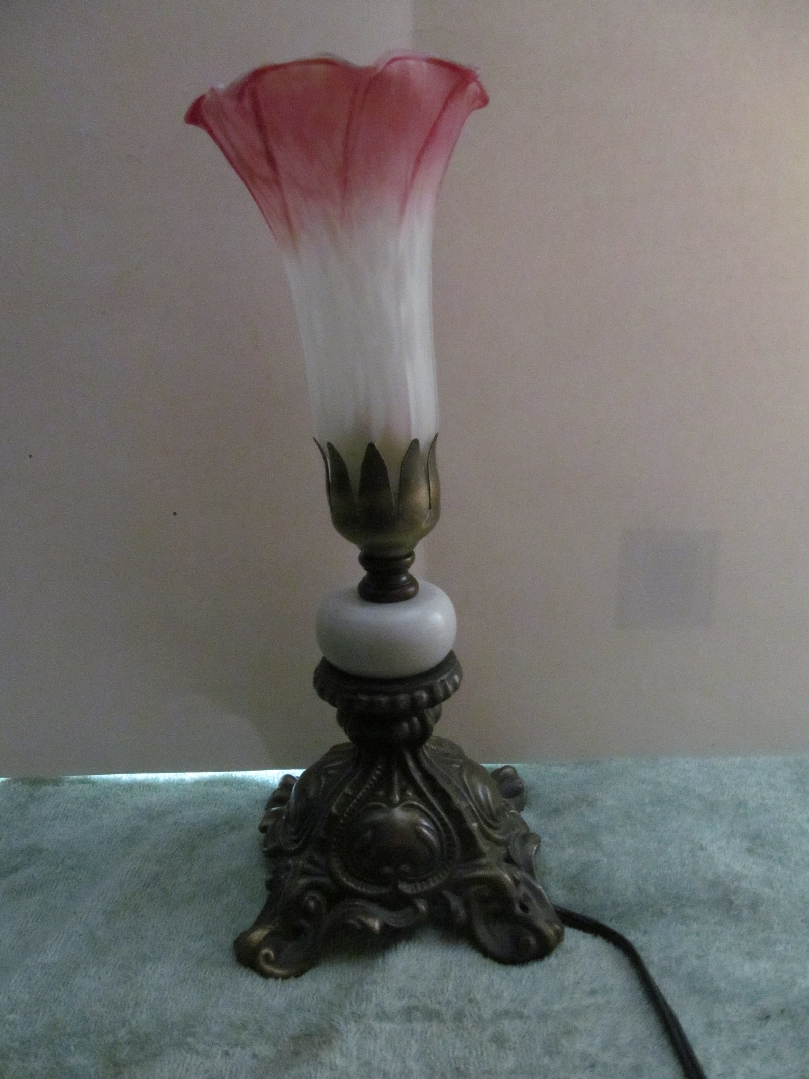 Lily / Tulip Glass Lamp Shade / Table Lamp / Lily Lamp / Glass Etsy