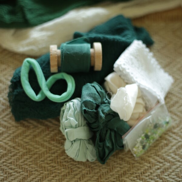 Tissu cotton / Stoffe / Hand dyed organic fabric scraps in hunter green color/ Silk and cotton fabric remnants / Product photography props