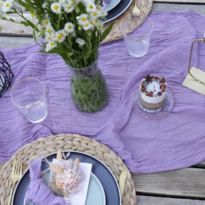 DOUBLE GAUZE table runner in WISTERIA colour/Thick gauze fabric with crinkled texture / Gauze napkins in same cloth and color