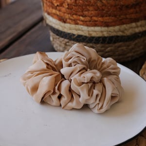 Silk scrunchies / Silk hair tie / 1st anniversary gift for girlfriend / Bridesmaid scrunchies / Silk hair elastic / Beige recycled scrunchie