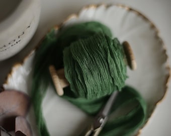 Green Silk Ribbon, Hand Dyed Crinkle Silk Ribbon with Raw Edge, 3 Yards for Wedding Bouquet, Gift Wrap, Invitations