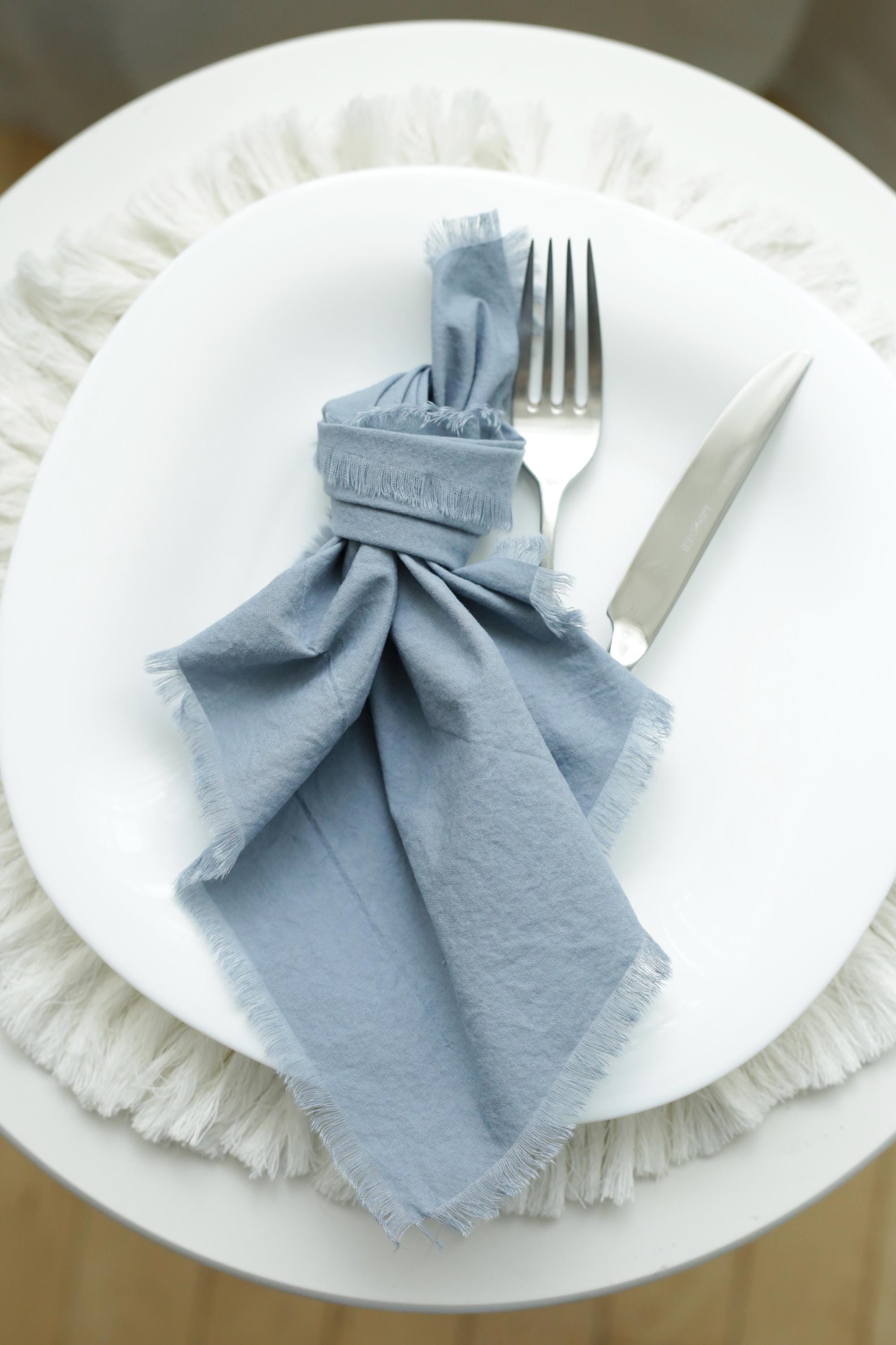 Staubige blaue Baumwollservietten, handgefärbte Stoffservietten, Hochzeit Tischdekoration, blaues Servietten-Set, elegantes Abendessen Servietten, Boho-Hochzeit