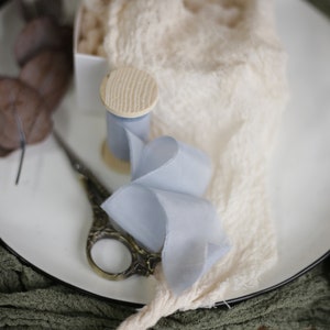 Nastro di seta tinto a mano / Nastro azzurro / Nastro strappato a mano / Arredamento matrimonio blu polveroso