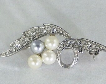 Clear Rhinestone Faux Pearl Brooch