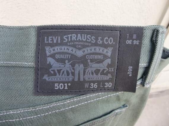 Vintage Levis Jeans Green 1990s 2000s Y2K 36 x 30… - image 9