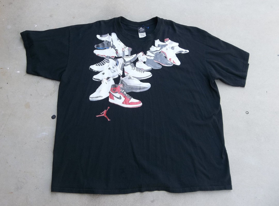 ★★送料無料★★NIKE★SNEAKER GRAPHIC T-SHIRT Vintage Jordan T-shirt XXL Nike Shoes Unique Tees 2000s 2003