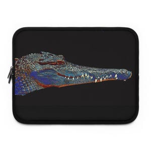 Skyddande laptopfodral med krokodildesign. Laptopskydd. Unik, originell design.