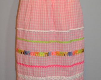 Handmade Women&#39;s Pink & White Vintage Gingham Apron Embellished Trim and Rick Rack