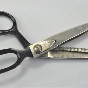 Vintage Sewing Craft Pink Along Pinking Shears Scissors 7" Made in USA