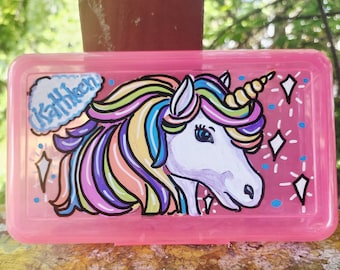 Estuche para lápices de unicornio, caja de arte de unicornio, caja de crayones de unicornio, caja de arte escolar, estuche para lápices escolar, caja de crayones escolar, caja de arte de caballo, caja de cuento de hadas