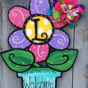 Flower door hanger, summer door hanger, spring door hanger, daisy door hanger, flower monogram sign, flower sign, summer sign, spring sign