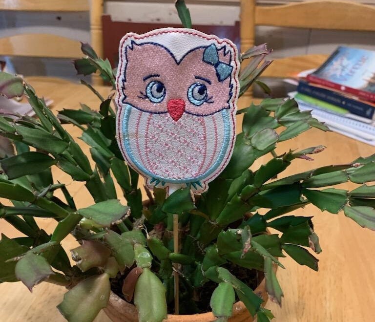 Owl plastic shop bag holder
