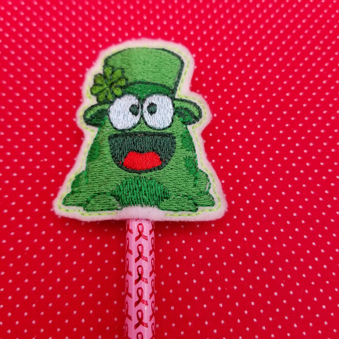 Irish Frog pencil topper embroidery design Frog only fiile. Etsy España