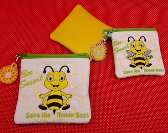 Honey Bee top zip bag with Daisy charm embroidery designs.  4x4 and 5x5 sizes with zipper pull Daisy