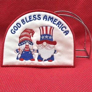 God Bless Amerika Gnomes Serviettenhalter Cover Stickerei Design. 13x18 im Hoop Design