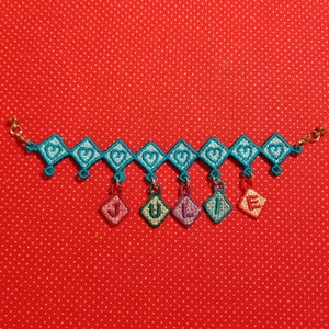 Diseño de bordado de la pulsera del encanto del corazón FSL.   4 tallas.  encantos de letras son perfectos!