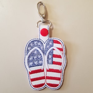 愛国的なビーチサンダル ITH 刺繍デザイン。7 月 4 日の星条旗