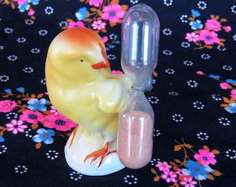 Vintage yellow chick egg timer - made in Germany 8496 cute yellow chicken retro collectable kitchenalia pink sand hourglass