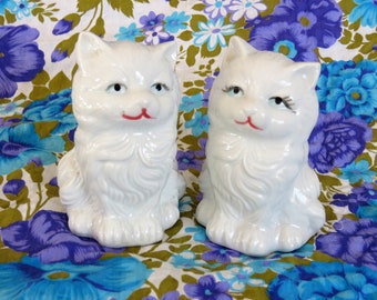 Vintage smiling cats ceramic salt + pepper shaker pussy cat cuties 1960's 1970's