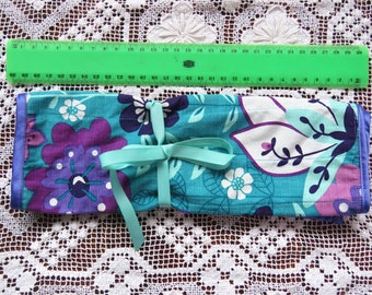 Retro knitting needle holder in pretty floral blue purple white flowers mod cutie craft storage