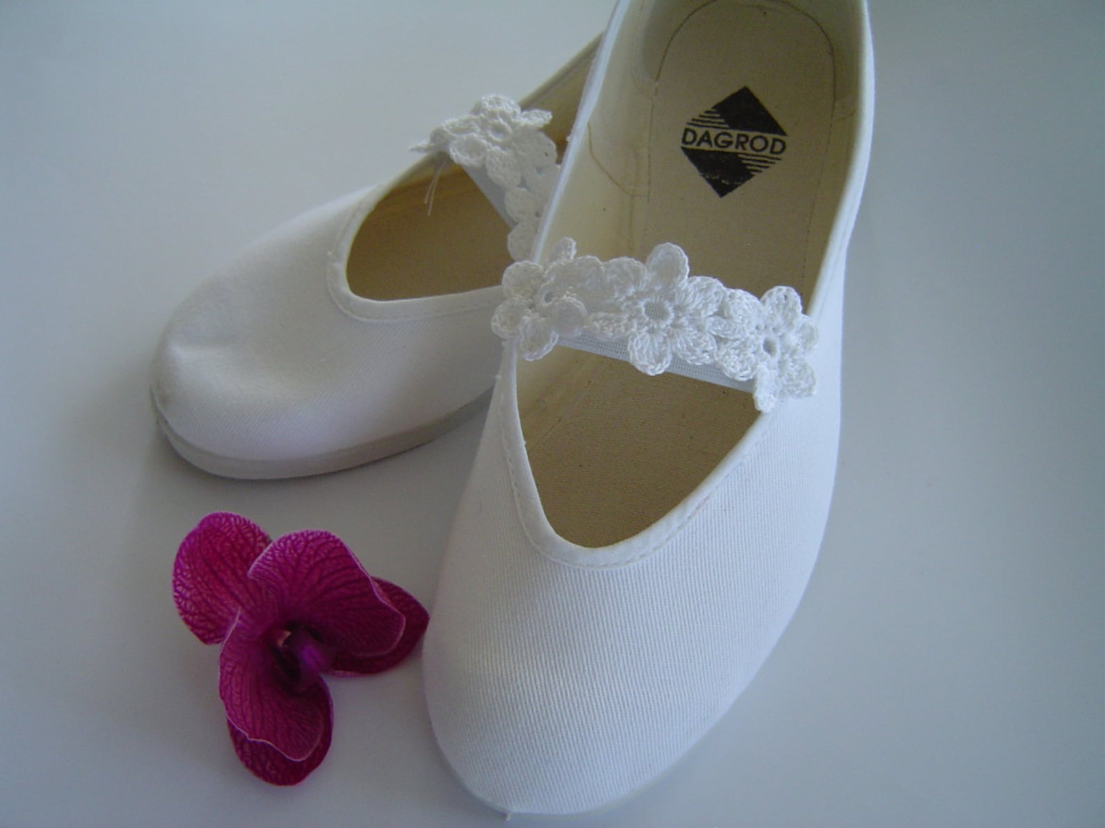 woman summer shoes,girls shoes,mary jane shoes,bridal flats,white cotton romantic shoes,wedding ballet flats,summer dress shoes
