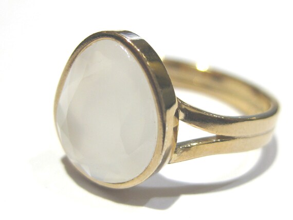 Gold quartz hotsell ring