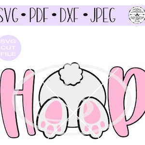 Puede incluir: Un trasero de conejo rosa y blanco con la palabra "Hoop" en letras rosas. Este es un archivo de corte digital para manualidades.