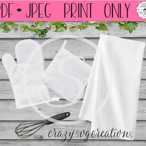 Könnte beinhalten: Ein Set weißer Küchenaccessoires, bestehend aus einem Topflappen, einem Ofenhandschuh und einem weißen Küchentuch. Ein schwarzer Schneebesen ist ebenfalls enthalten. Der Text "crazy svg creations" steht am unteren Rand des Bildes.